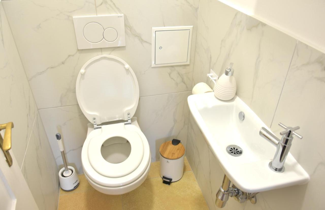 White Midsommar - Stilvolle Wohnung, 3 Schlafzimmer, Wohnzimmer, Kueche Landshut Exterior foto